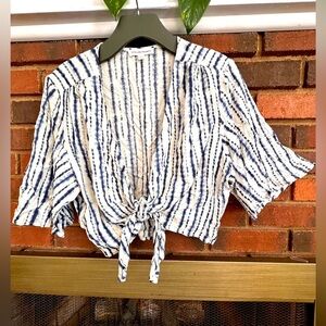 🛍️ Stolen Hearts.  Open front top Great condition.